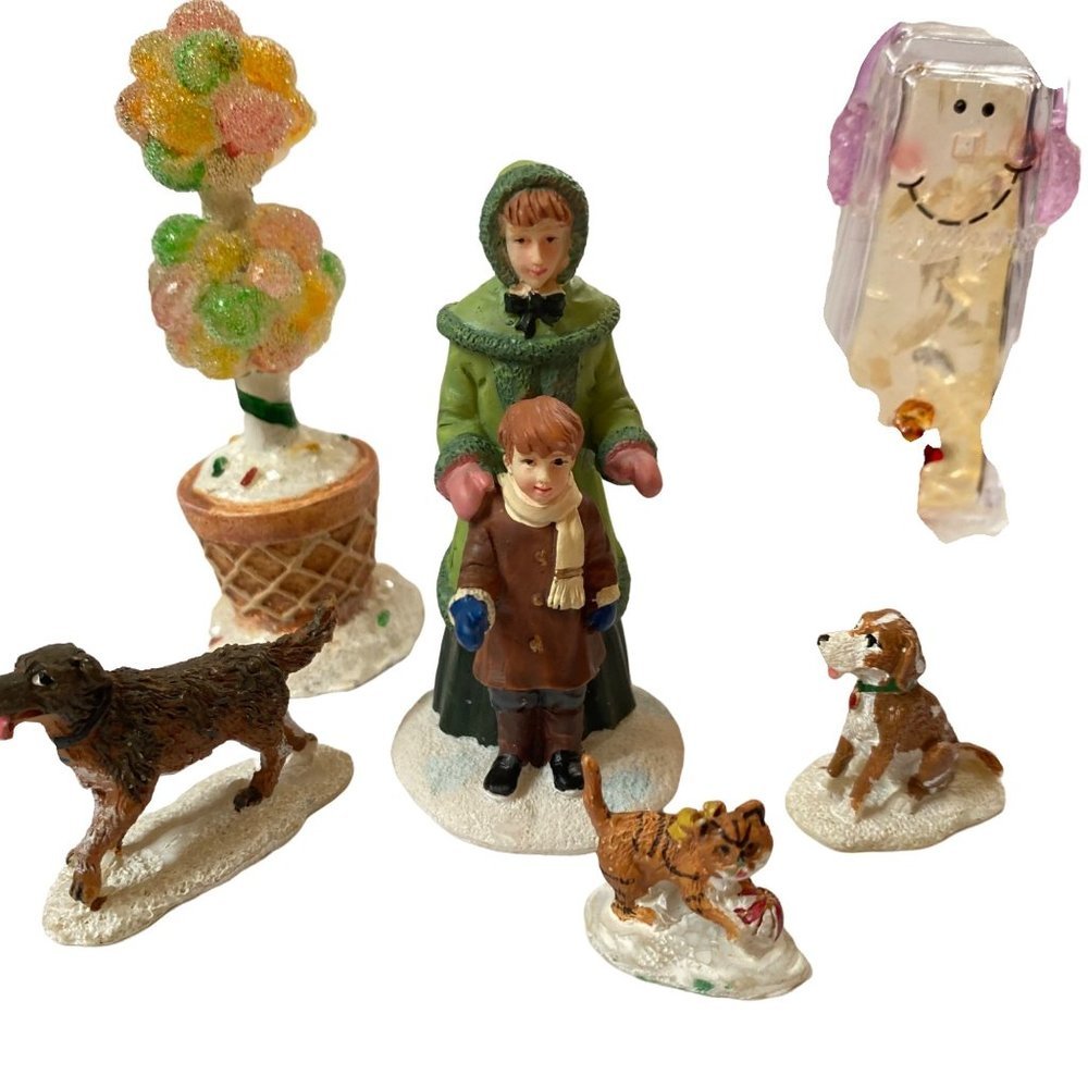 Christmas Village Figurines Victoria Style Carolers Dogs Cat Mini Figures Set - Picture 1 of 13